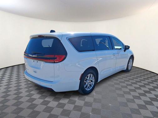 2025 Chrysler Pacifica L