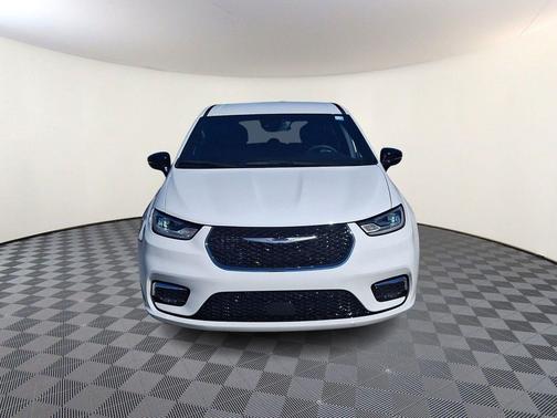 2025 Chrysler Pacifica L