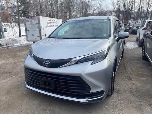 2024 Toyota Sienna LE