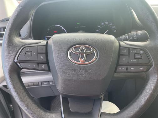 2024 Toyota Sienna LE