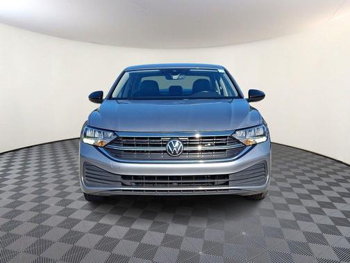 Platinum Gray Metallic 2024 Volkswagen Jetta 1.5T SE
