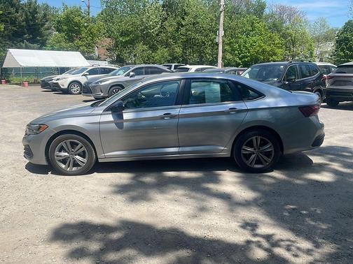 Platinum Gray Metallic 2024 Volkswagen Jetta 1.5T SE