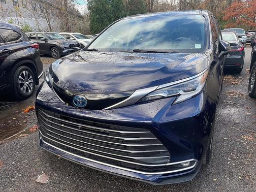 2021 Toyota Sienna Platinum 7 Passenger