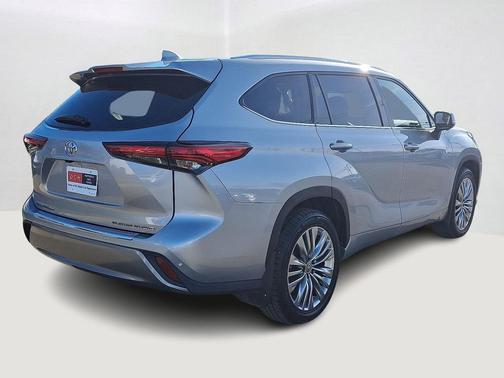 2023 Toyota Highlander Platinum