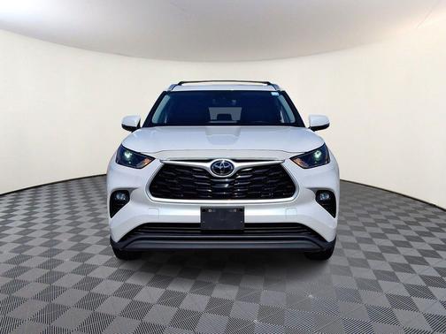 Wind Chill Pearl 2023 Toyota Highlander XLE