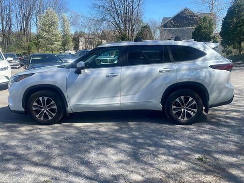 Wind Chill Pearl 2023 Toyota Highlander XLE