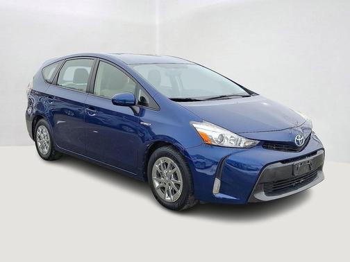 2015 Toyota Prius v Five