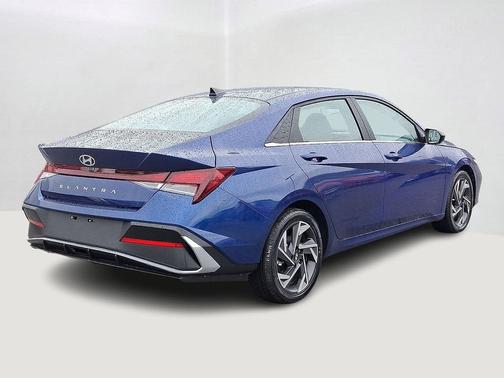2025 Hyundai ELANTRA SEL