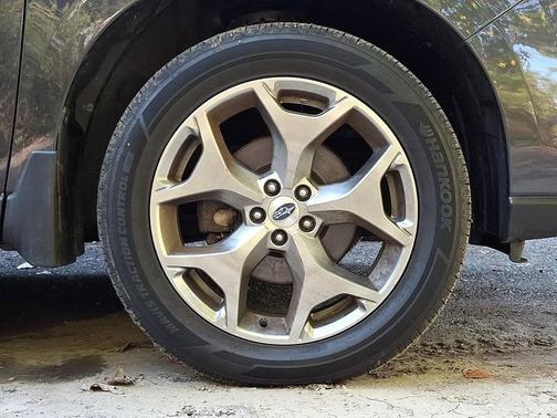 Dark Gray Metallic 2017 Subaru Forester 2.5i Touring