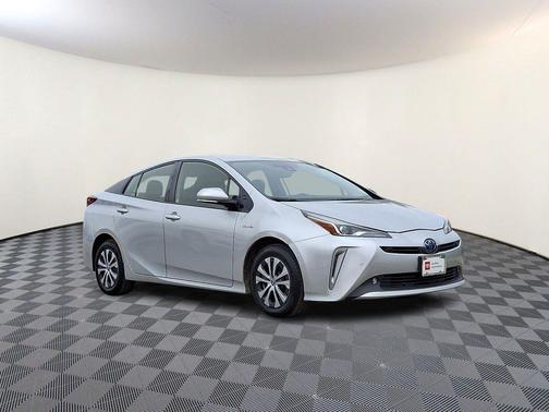 Classic Silver Metallic 2019 Toyota Prius XLE