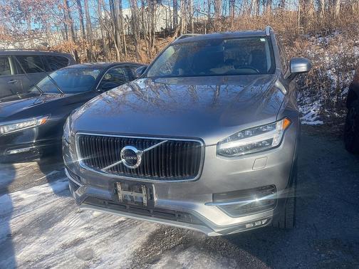 2016 Volvo XC90 T6 Momentum