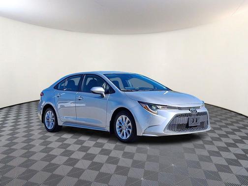 Classic Silver Metallic 2021 Toyota Corolla LE