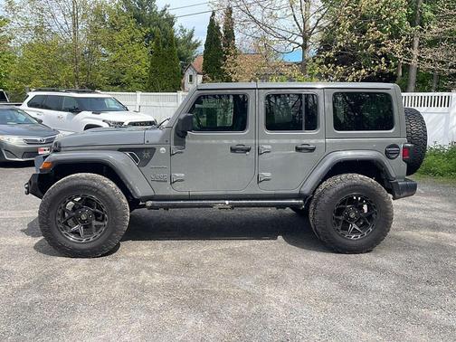 Sting-Gray Clearcoat 2022 Jeep Wrangler Unlimited Sahara