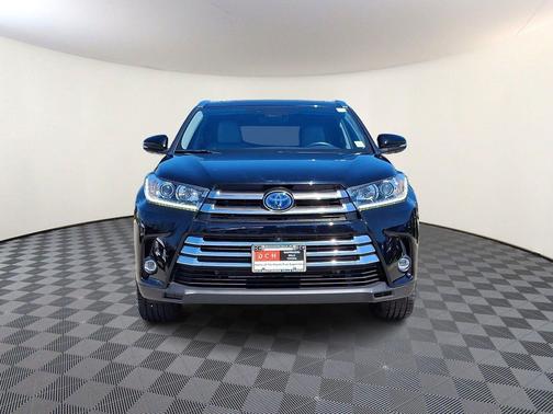 Midnight Black Metallic 2019 Toyota Highlander Hybrid Platinum