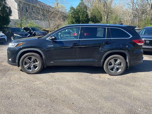 Midnight Black Metallic 2019 Toyota Highlander Hybrid Platinum