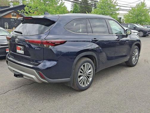 08x8 2026 Toyota Highlander Hybrid Platinum