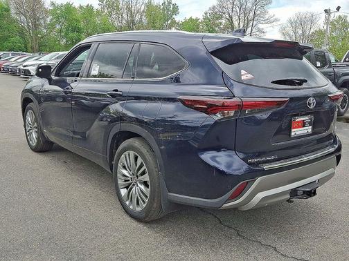 08x8 2026 Toyota Highlander Hybrid Platinum