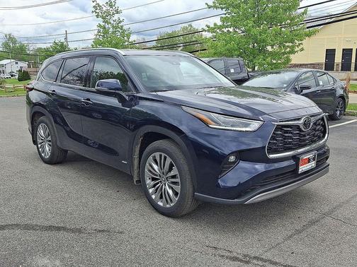 08x8 2026 Toyota Highlander Hybrid Platinum