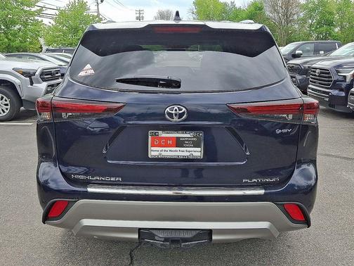 08x8 2026 Toyota Highlander Hybrid Platinum