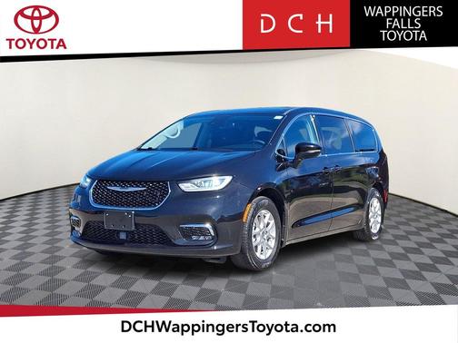 Brilliant Black Crystal Pearlcoat 2023 Chrysler Pacifica Touring L