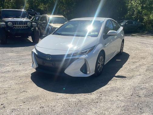 Super White 2021 Toyota Prius Prime LE
