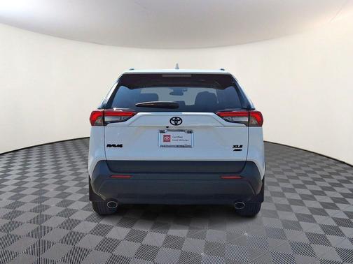 Ice Cap 2024 Toyota RAV4 XLE