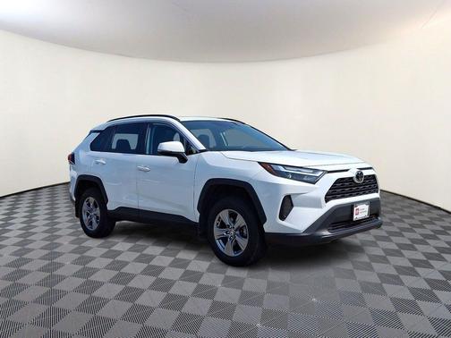 Ice Cap 2024 Toyota RAV4 XLE
