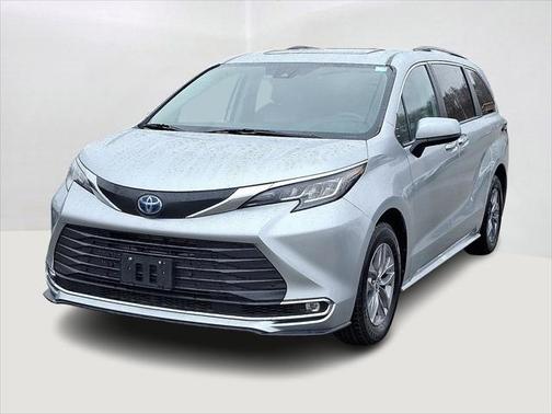 2023 Toyota Sienna XLE 8 Passenger