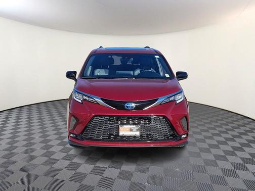 2022 Toyota Sienna XSE 7 Passenger