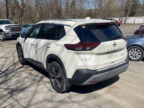 Pearl White Tricoat 2021 Nissan Rogue SL