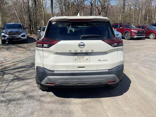 Pearl White Tricoat 2021 Nissan Rogue SL