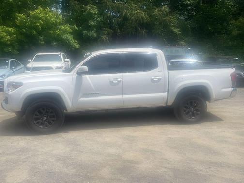 Ice Cap 2023 Toyota Tacoma SR5