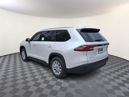 Wind Chill Pearl 2026 Toyota Grand Highlander Hybrid XLE