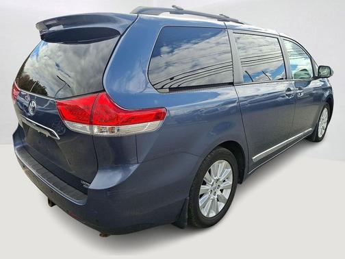2013 Toyota Sienna XLE