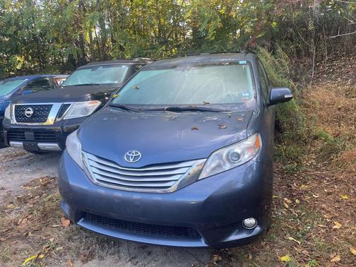 2013 Toyota Sienna XLE