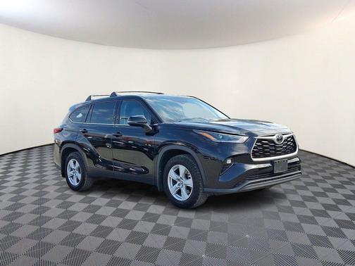Midnight Black Metallic 2021 Toyota Highlander LE