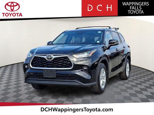 Midnight Black Metallic 2021 Toyota Highlander LE