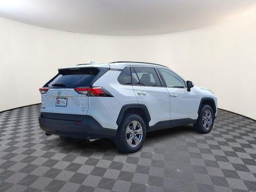 Ice 2023 Toyota RAV4 XLE