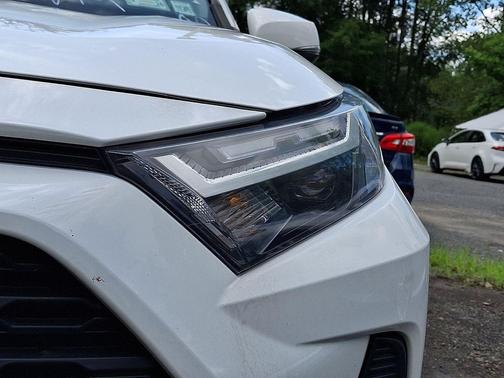 Ice 2023 Toyota RAV4 XLE