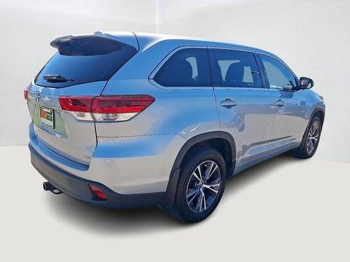 2017 Toyota Highlander LE