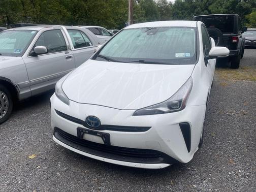 2022 Toyota Prius LE