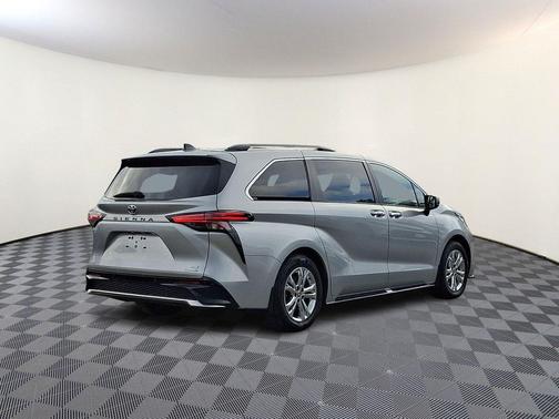 Celestial Silver Metallic 2023 Toyota Sienna XSE 7 Passenger