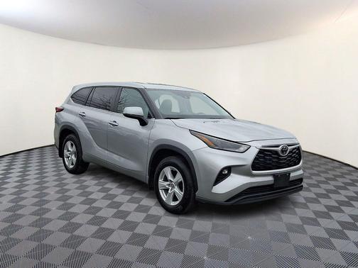 Celestial Silver Metallic 2023 Toyota Highlander LE