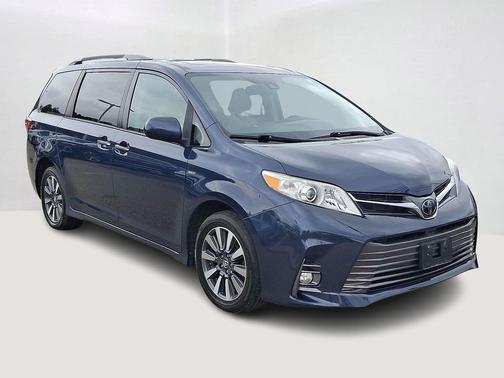 2020 Toyota Sienna XLE