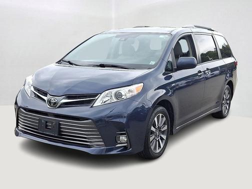 2020 Toyota Sienna XLE