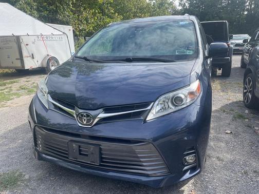 2020 Toyota Sienna XLE