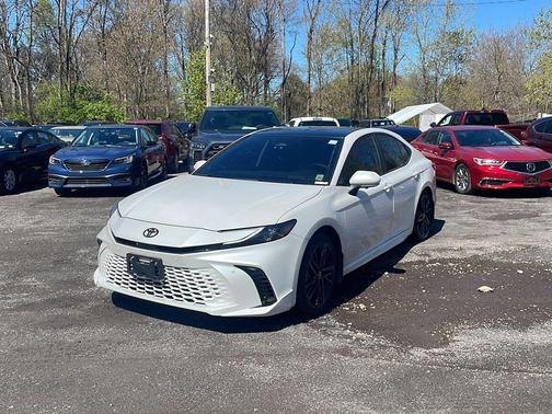 Wind Chill Pearl 2025 Toyota Camry XSE