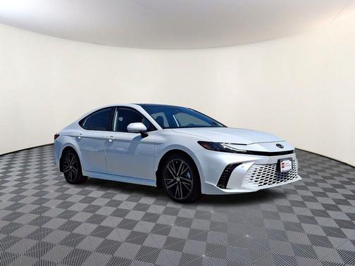 Wind Chill Pearl 2025 Toyota Camry XSE