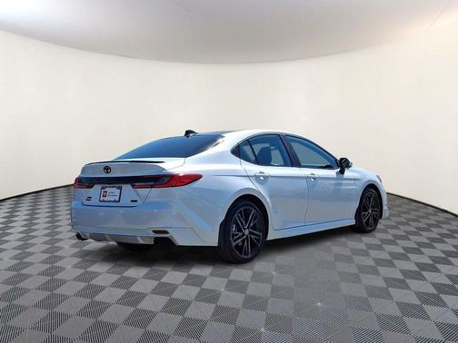 Wind Chill Pearl 2025 Toyota Camry XSE