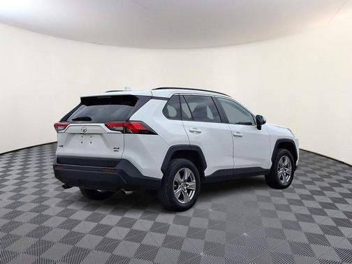 Ice 2024 Toyota RAV4 XLE